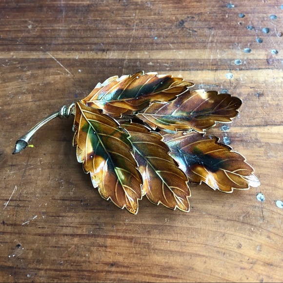 Weiss Jewelry - Vintage Weiss Brooch